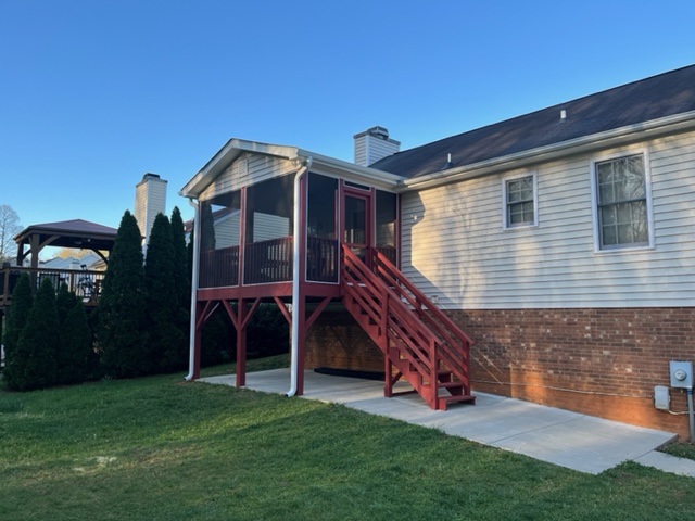 14×10 Screened Porch