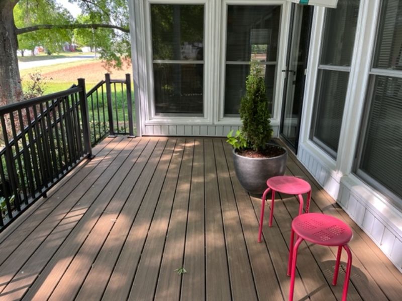 Trex Toasted Sand deck boards with RDI Avalon Aluminum Railings