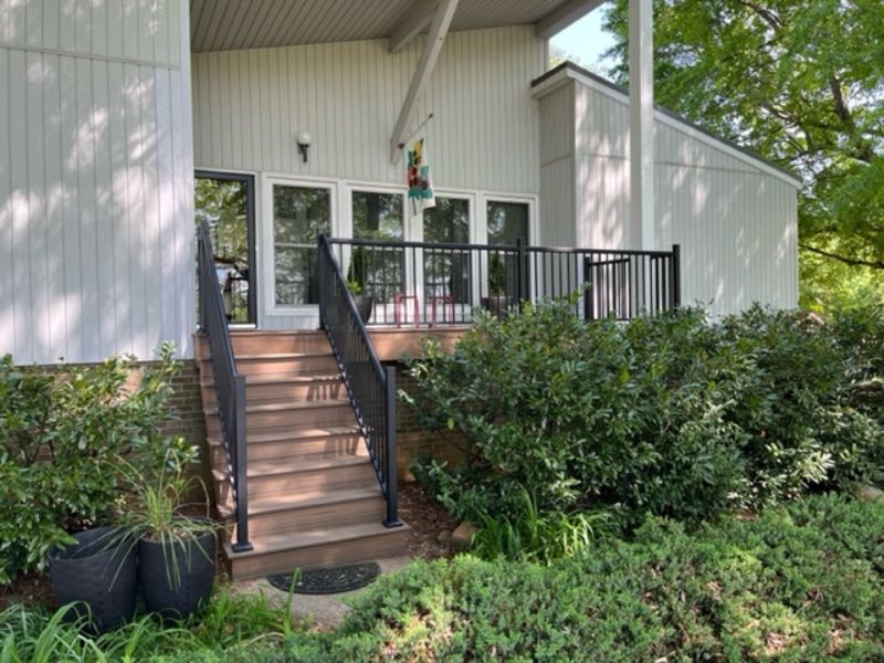 Trex Toasted Sand deck boards with RDI Avalon Aluminum Railings